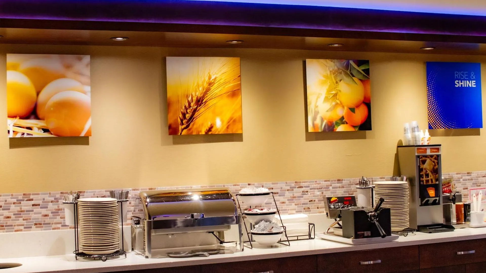 Hotel Comfort Inn & Suites Vancouver Downtown City Center