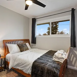 Cozy Retreat, Pet-friendly Haven Holiday home